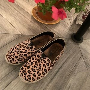 Women flat loafers. Toms Alpargata Cupsole Slip On. Size 5.